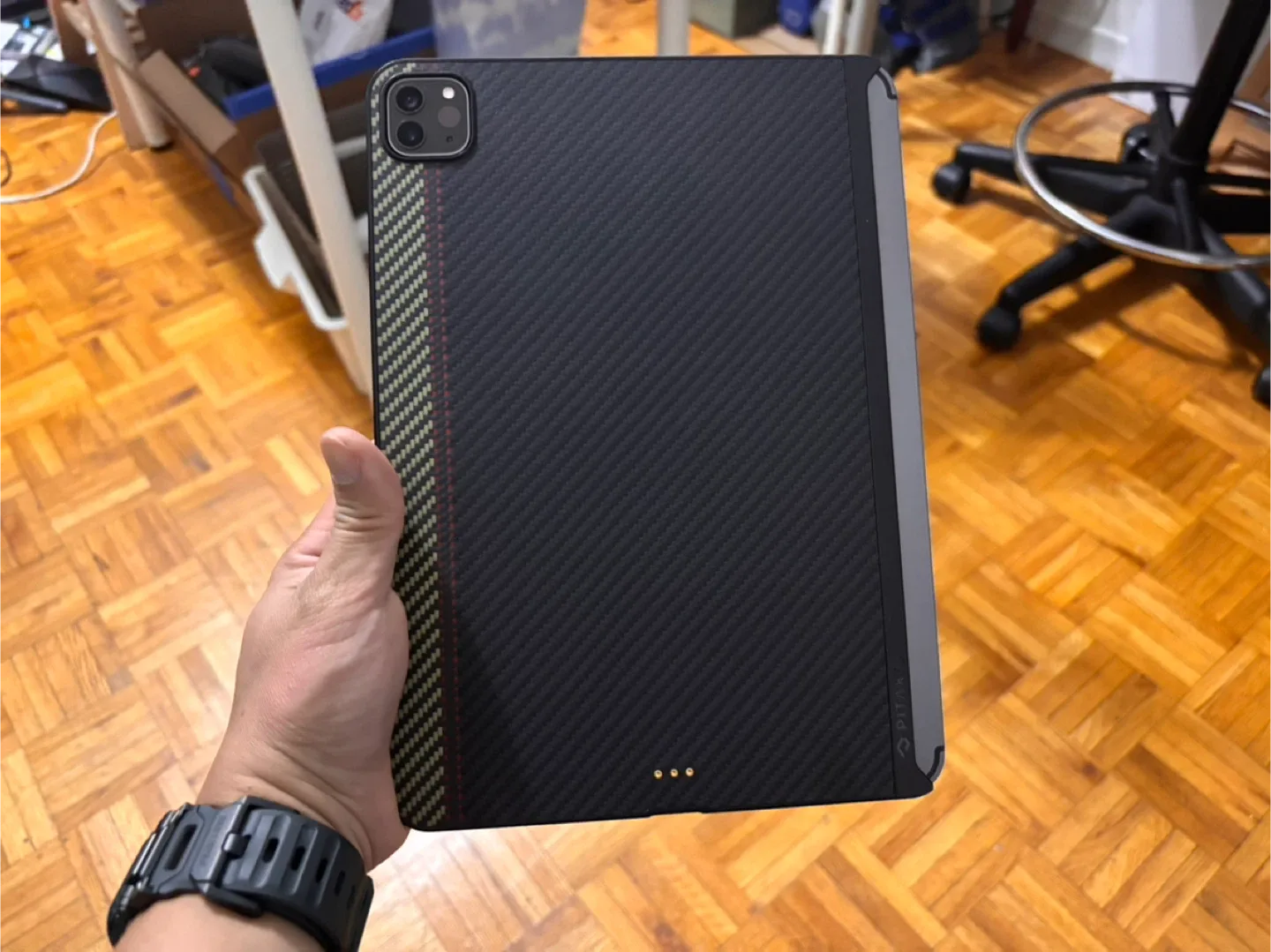 Apple iPad Pro 11-inch M1 LTE with Magic Keyboard image indicator(3)