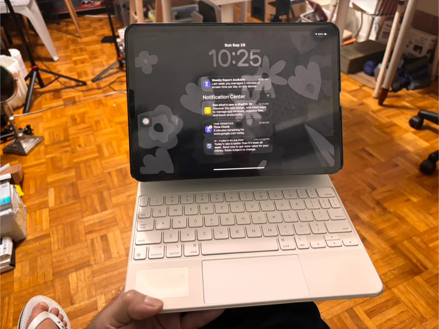 Apple iPad Pro 11-inch M1 LTE with Magic Keyboard image indicator(2)