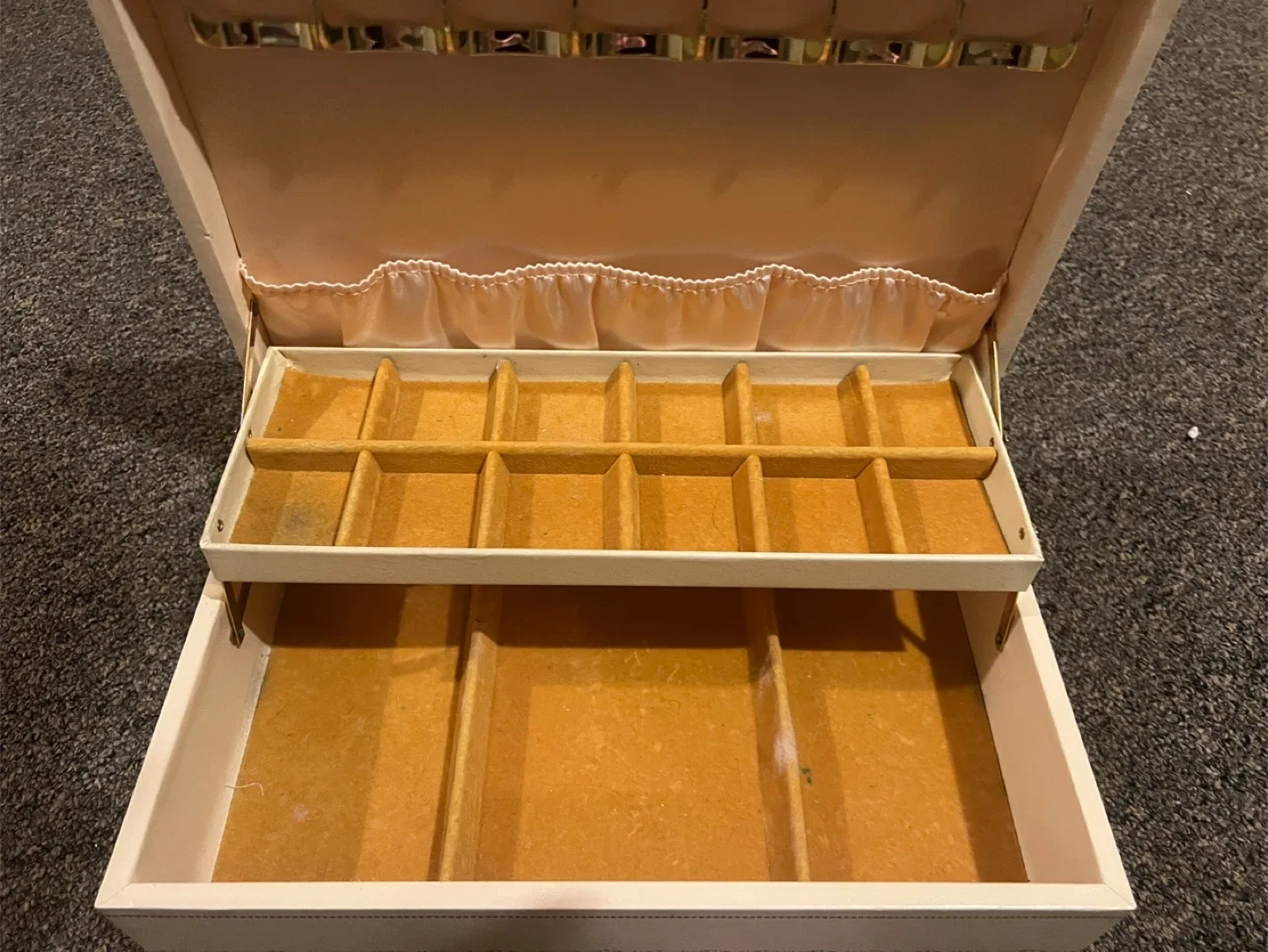 Vintage Jewellery Box image indicator(2)