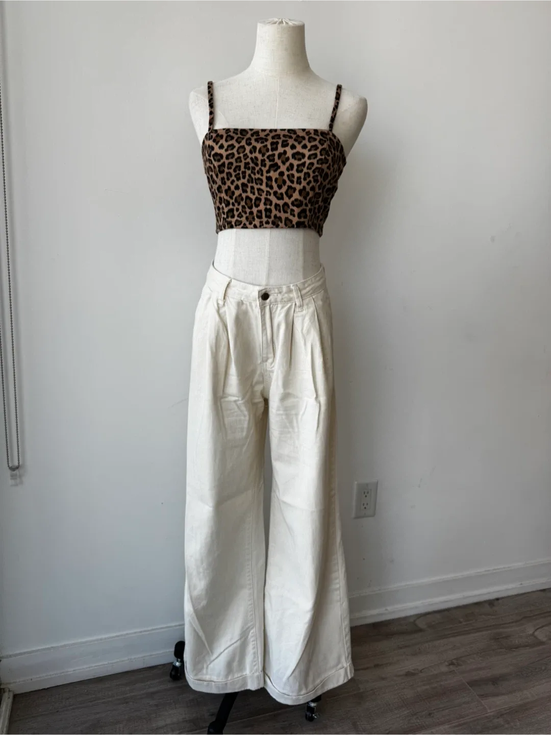 2 pc set: Leopard Crop Top (Size S) + Wide White Jeans (Size 27) thumbnail