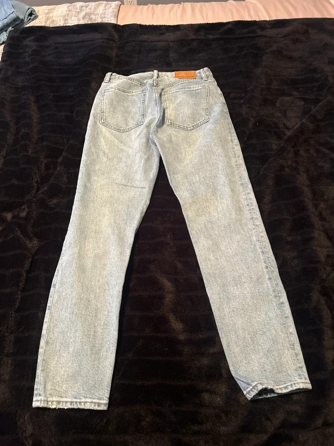 Denim Forum The Yoko High Rise Slim Jeans - Size 27 image indicator(3)