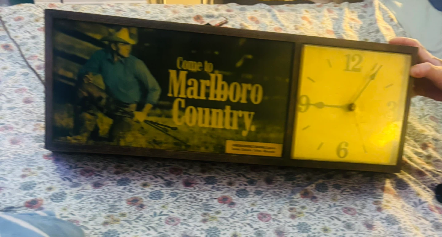 Vintage Marlboro Country Light Up Clock