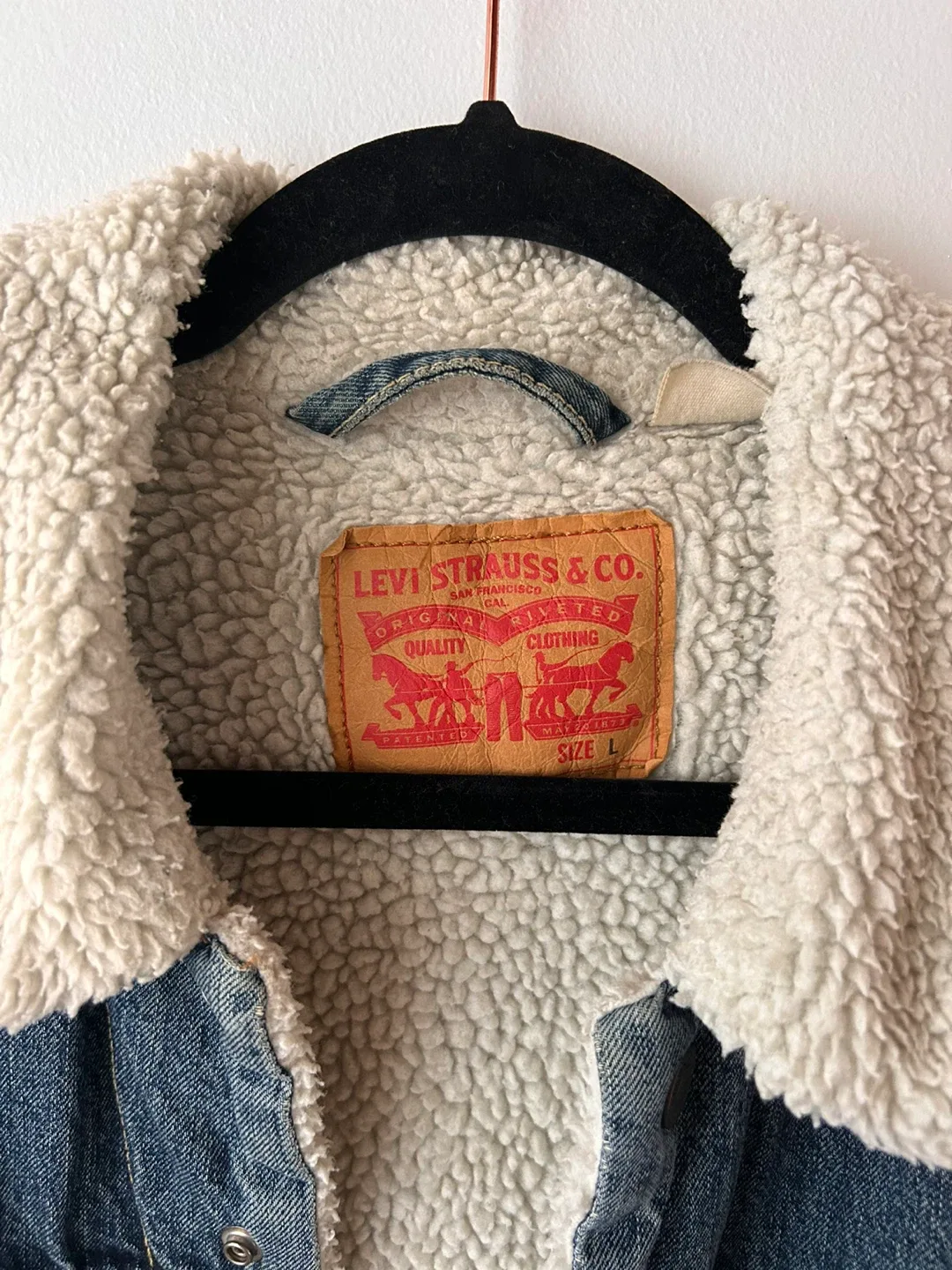 Levi Strauss & Co. Sherpa Trucker Jacket - Size L image indicator(2)