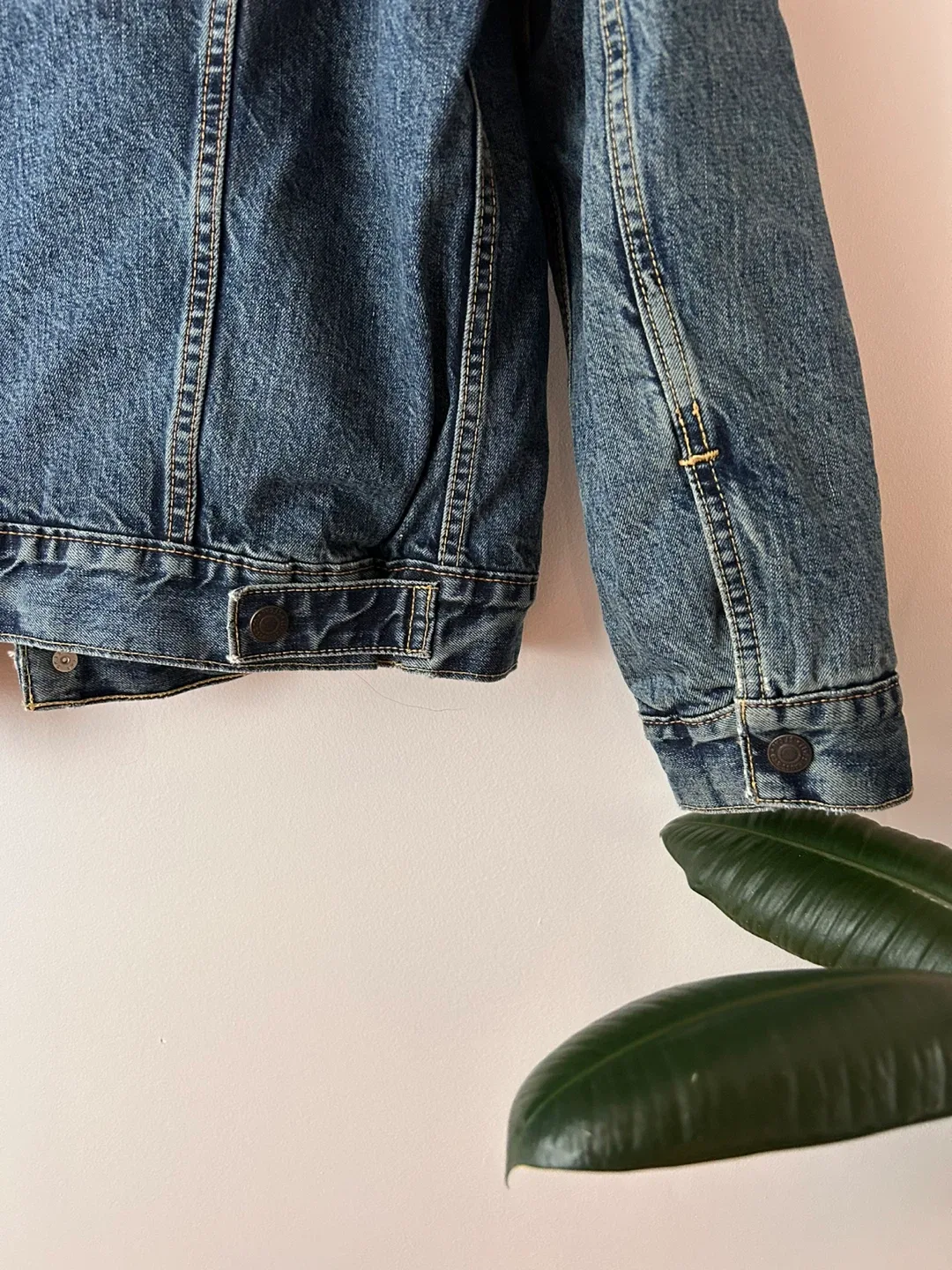 Levi Strauss & Co. Sherpa Trucker Jacket - Size L image indicator(7)