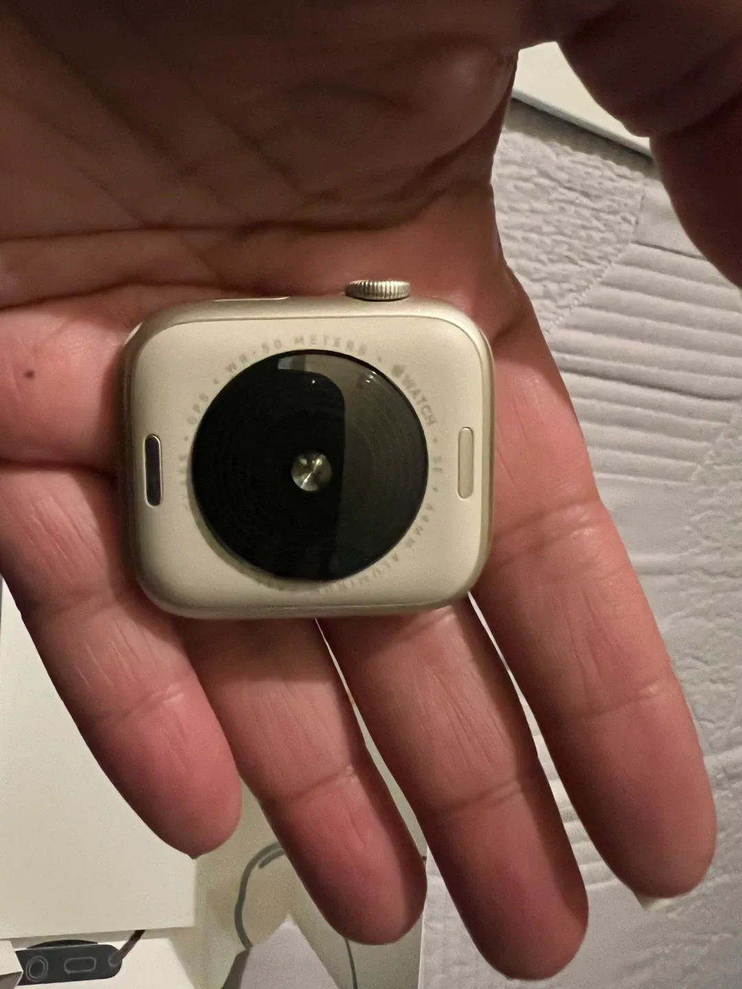 Apple Watch SE Starlight 44mm - Like New! image indicator(2)