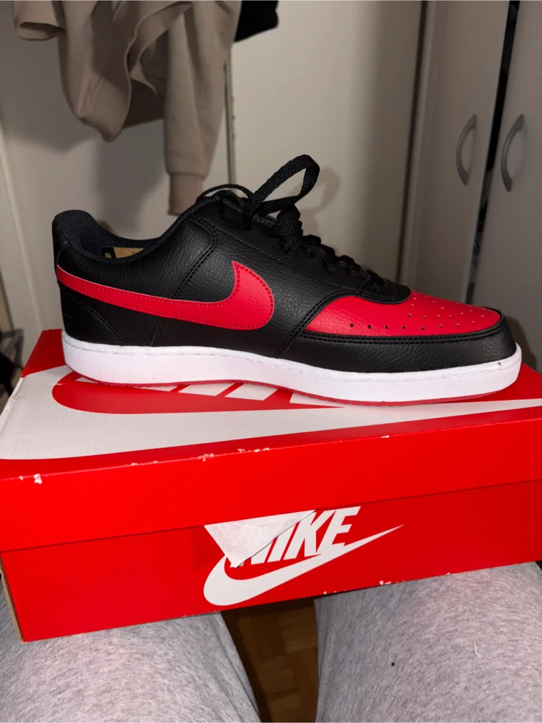 Nike Court Vision LO NN Black/Red, Size 11 image indicator(3)