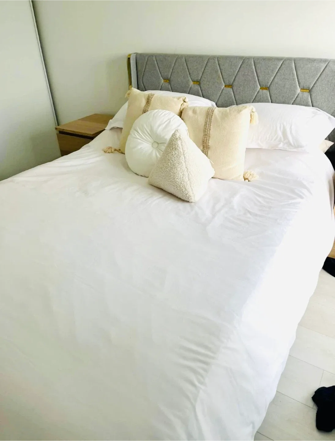 Grey fabric bed frame with storage -Queen size image indicator(2)