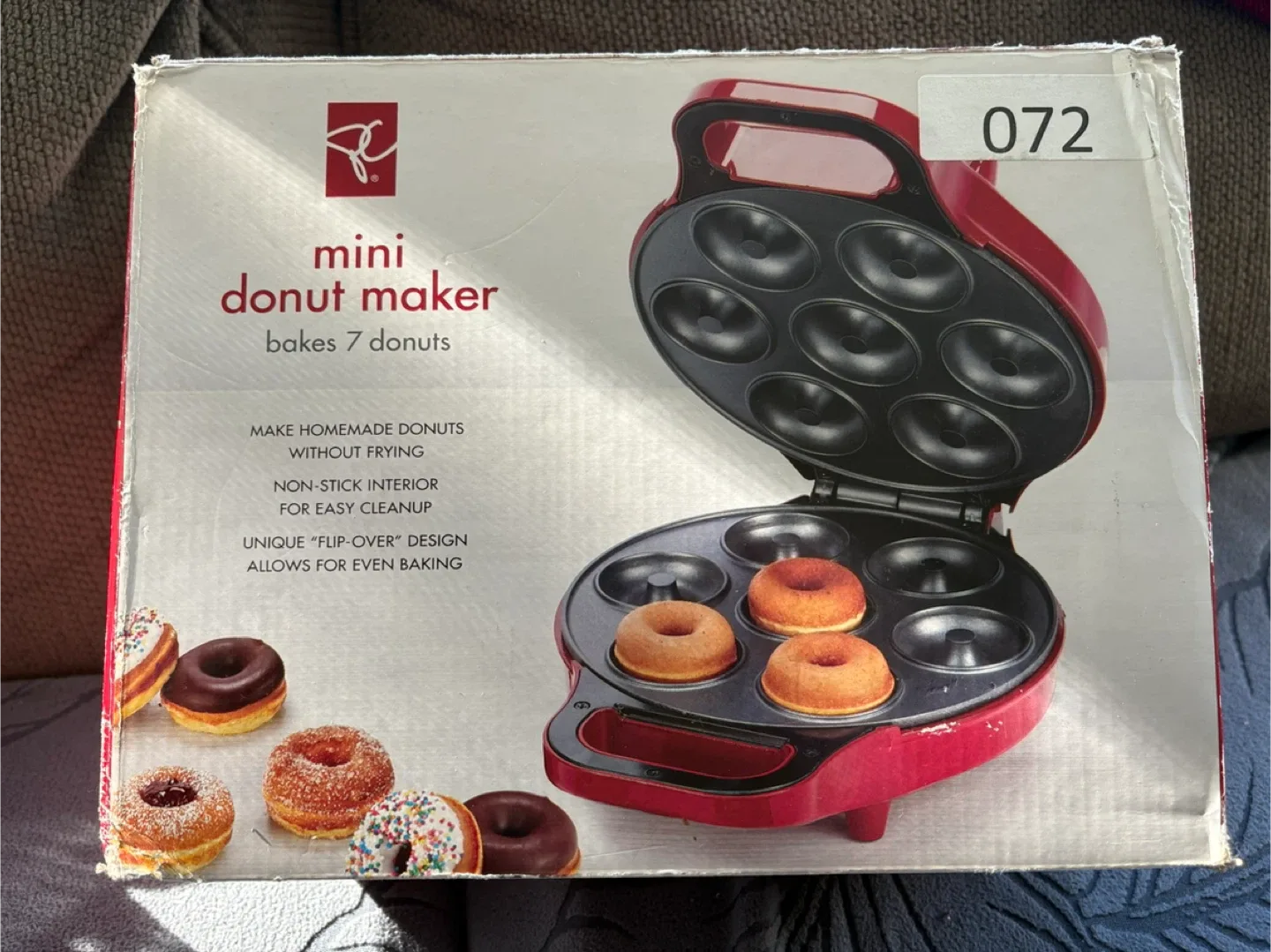 PC Mini Donut Maker - Bakes 7 Donuts thumbnail