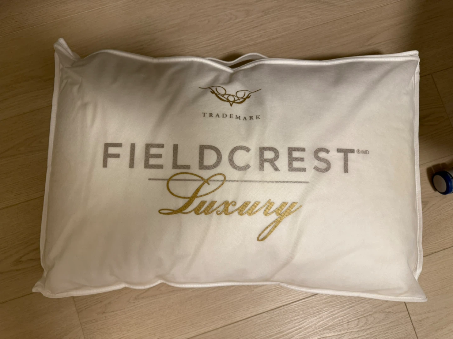 Fieldcrest Luxury Pillow - Queen Size - photo 2