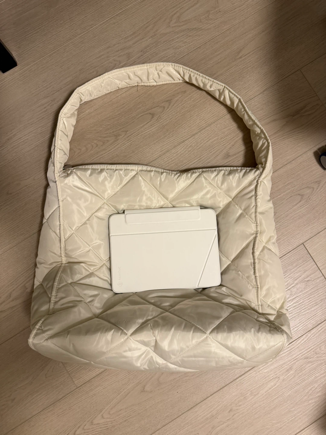 Quilted Shoulder travel Bag - Off-White