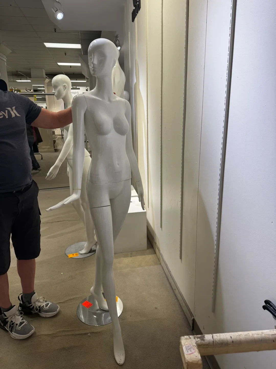 Mannequins thumbnail