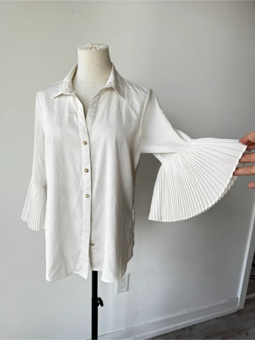 Karl Lagerfeld White Pleated Sleeve Blouse - Size M thumbnail