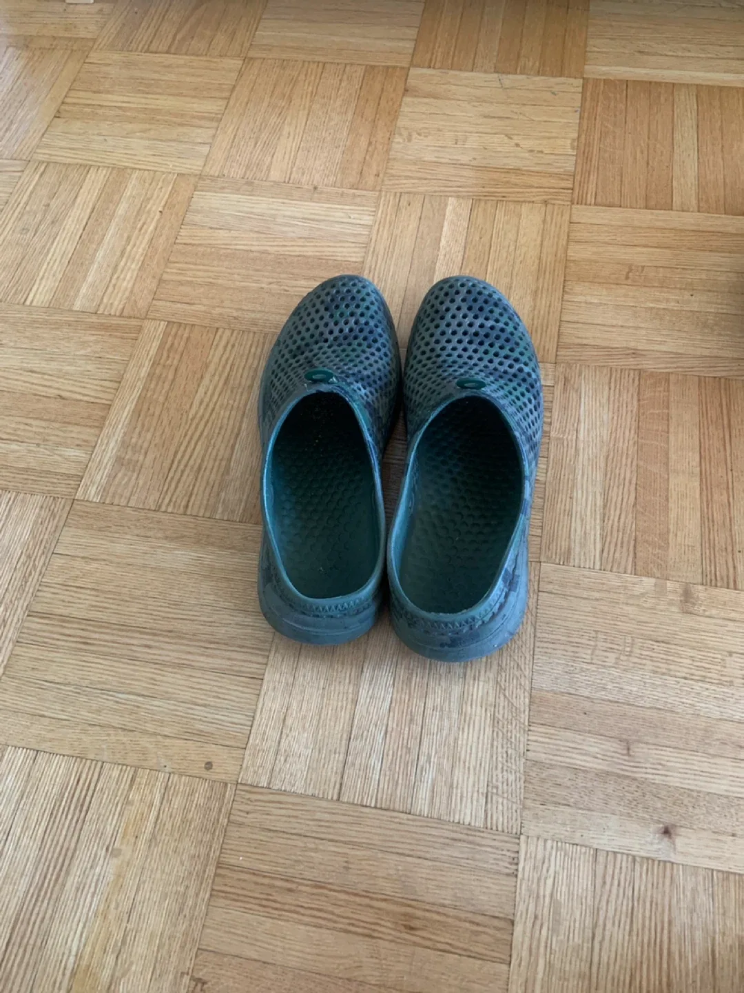 Green Clogs image indicator(2)