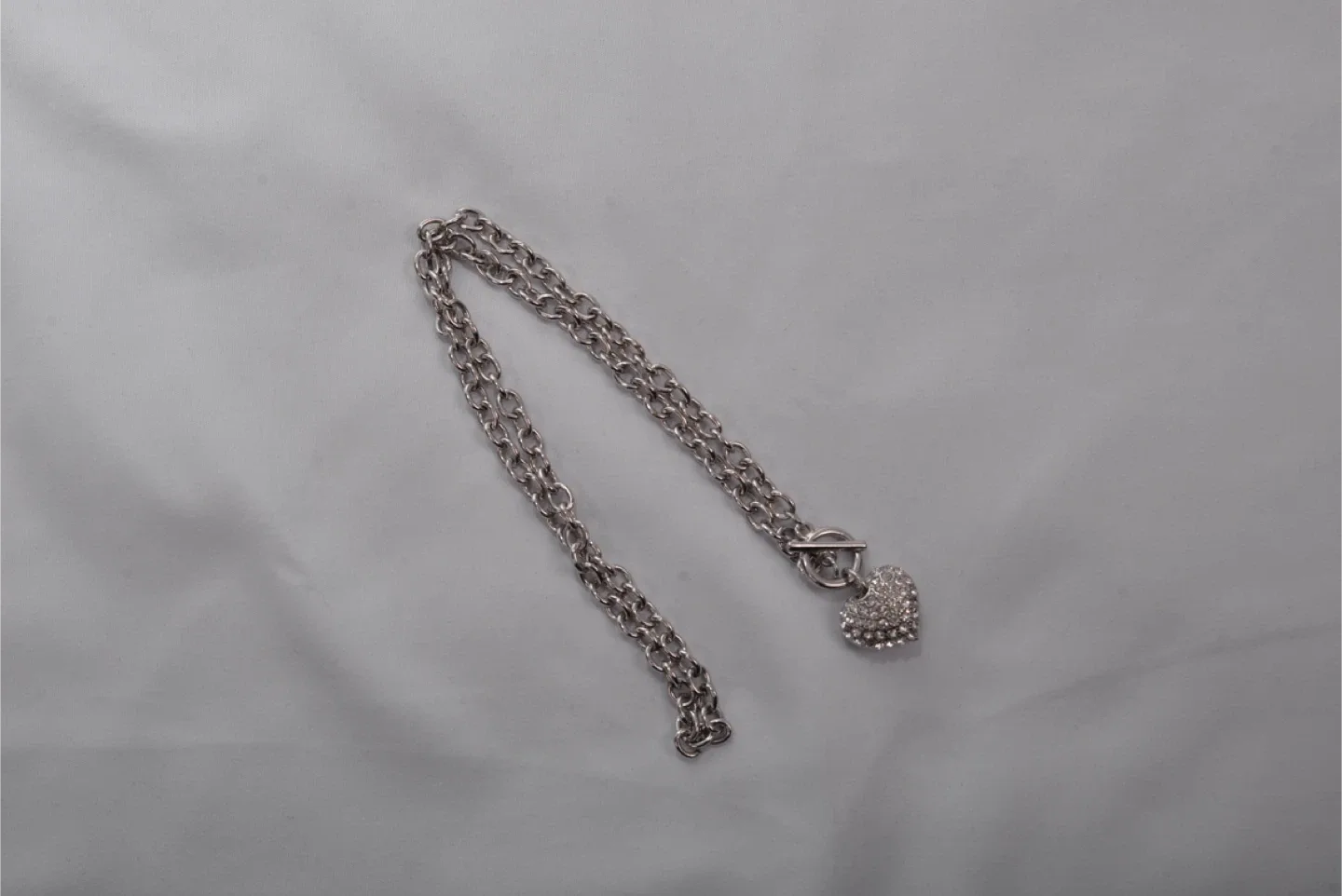 Vintage Guess Heart Pendant Necklace image indicator(2)