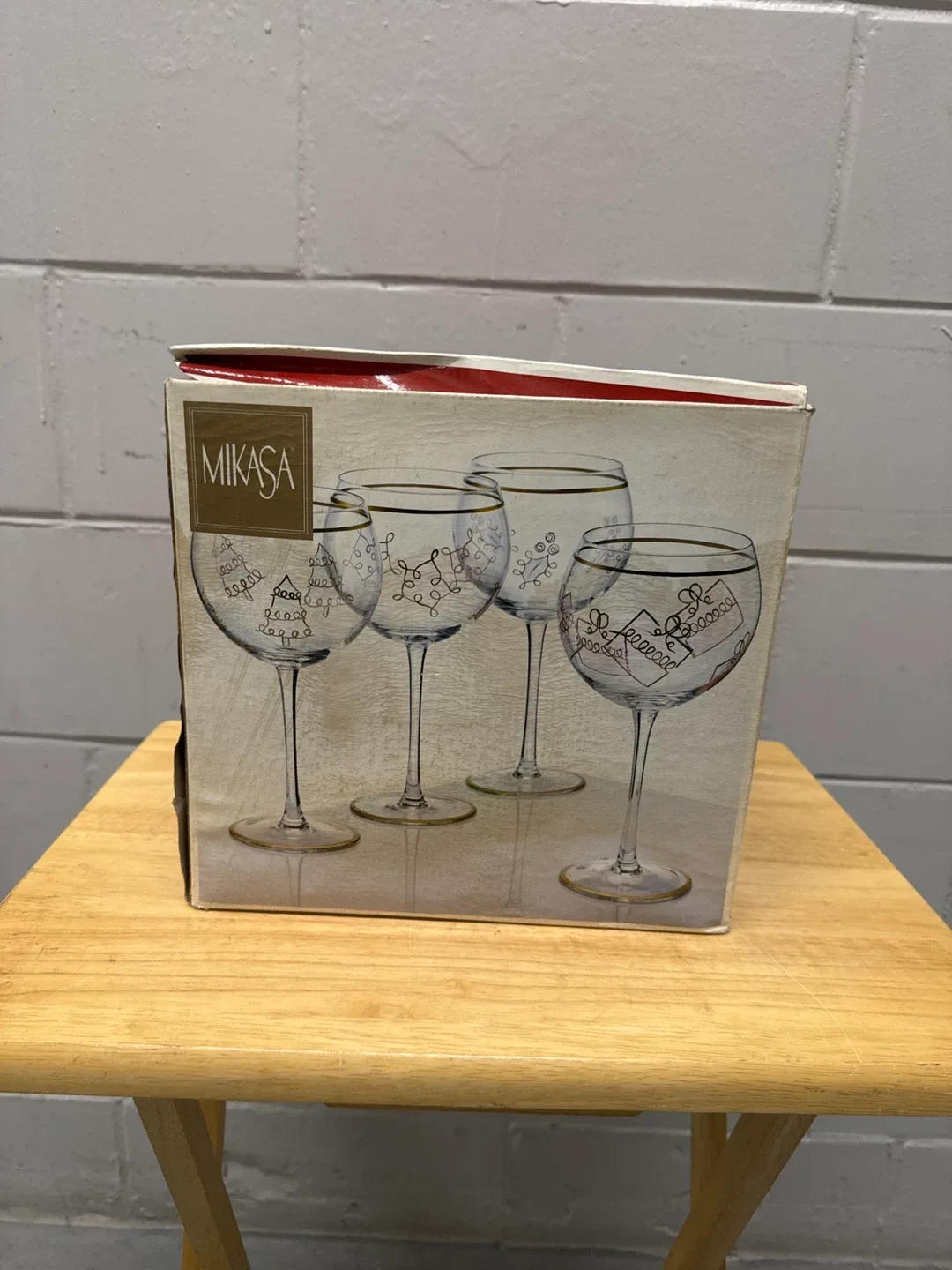 Mikasa Holiday Splendor Wine Glasses - Set of 4 image indicator(2)