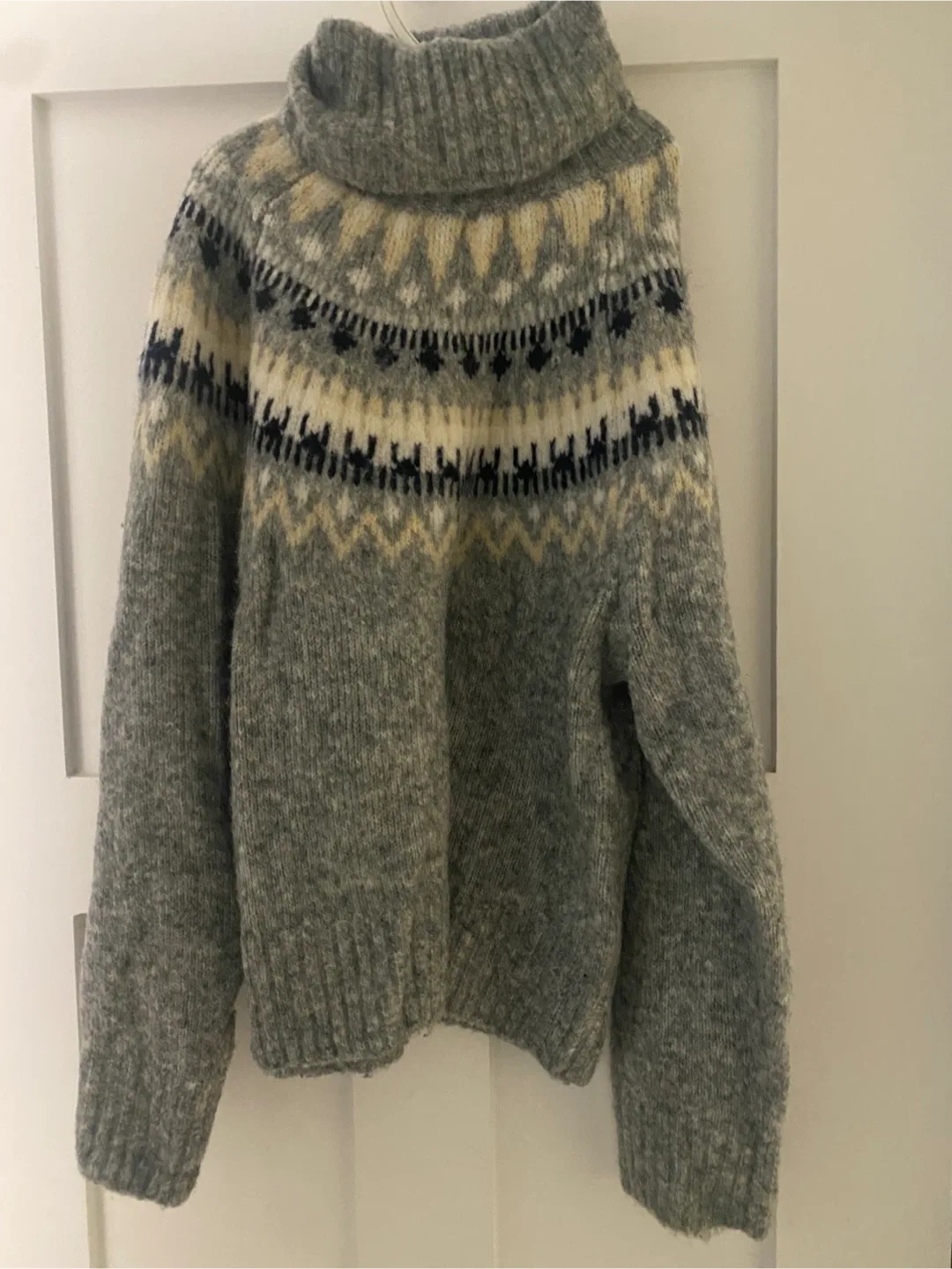 H&M XS Grey Patterned Turtleneck Sweater image indicator(2)