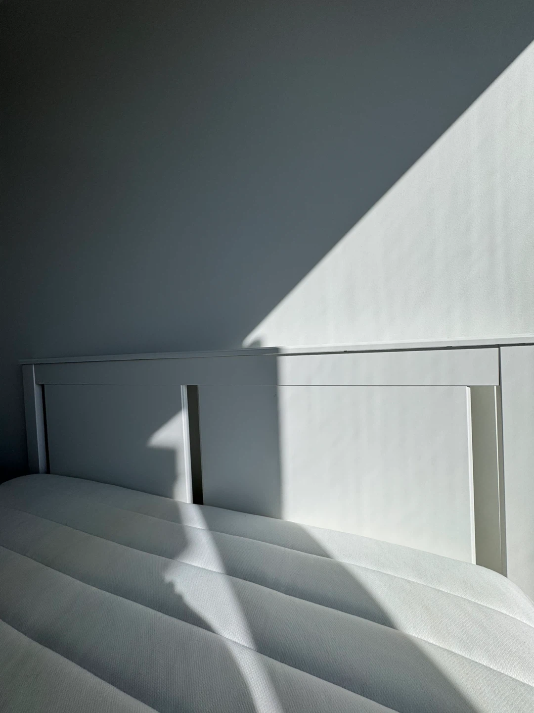 Queen size White Mattress and Bed Frame - photo 4