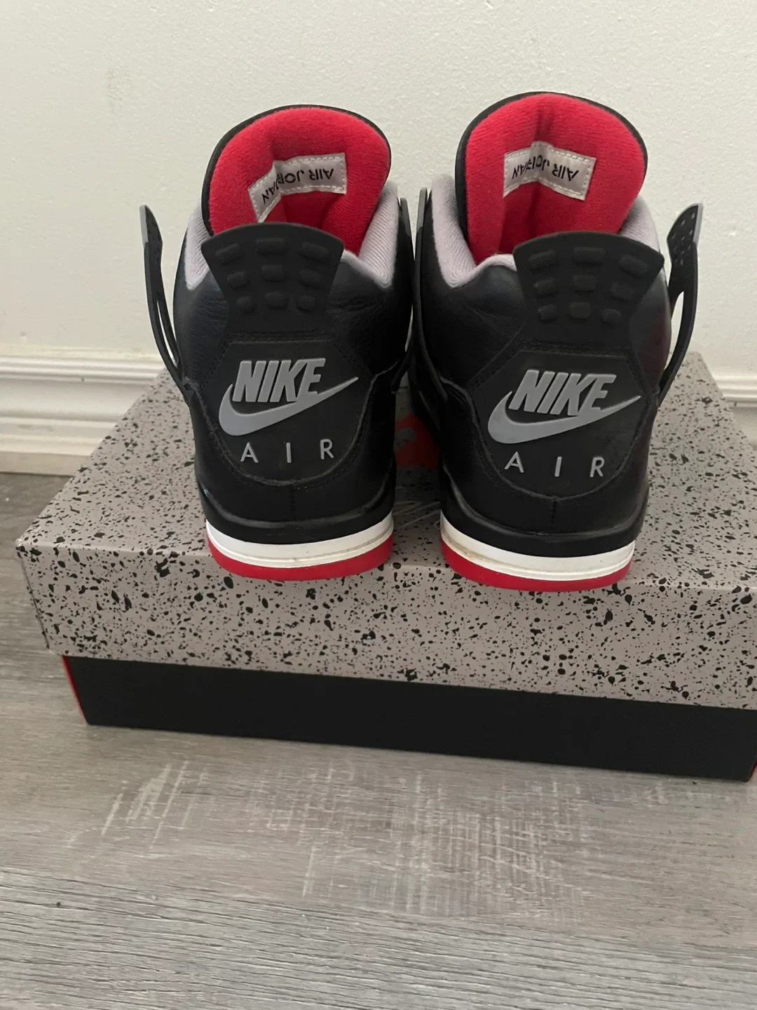 Nike Air Jordan 4 Retro Bred image indicator(2)