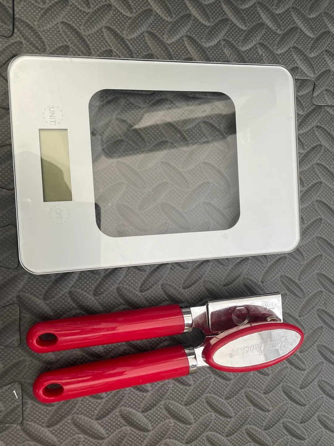 Betty Crocker Can Opener & Kitchen Scale thumbnail