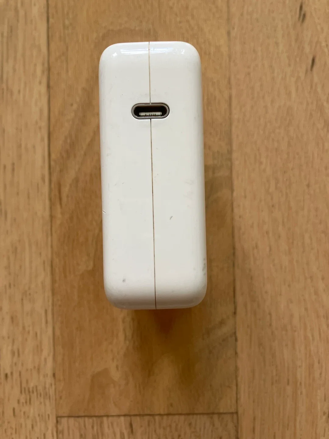 Apple 61W USB-C Power Adapter image indicator(2)