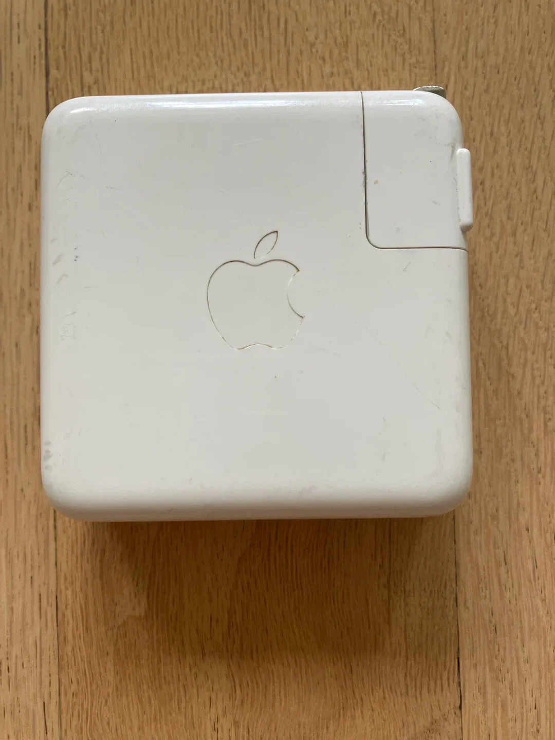 Apple 61W USB-C Power Adapter image indicator(3)