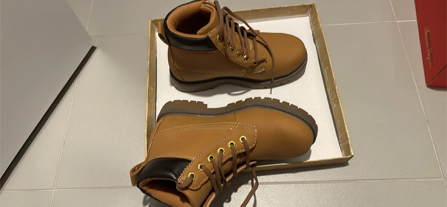 New! Eddie Bauer kids Tan Boots - Size 3 M image indicator(4)