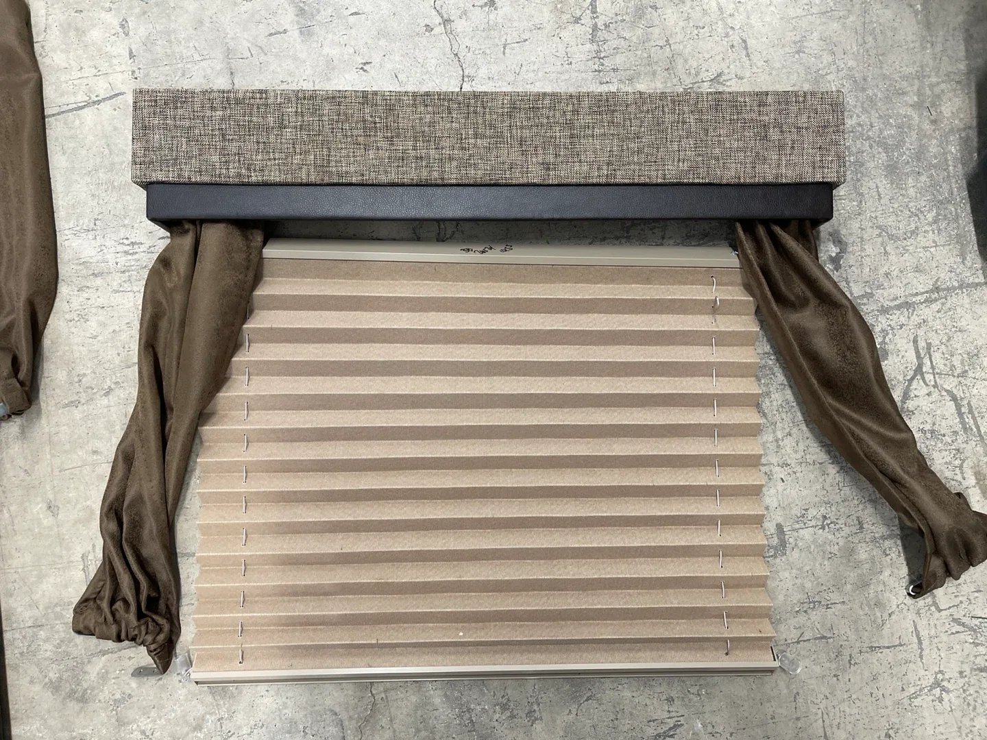 Grand River RV Trailer Brown Blinds and Valance image indicator(5)