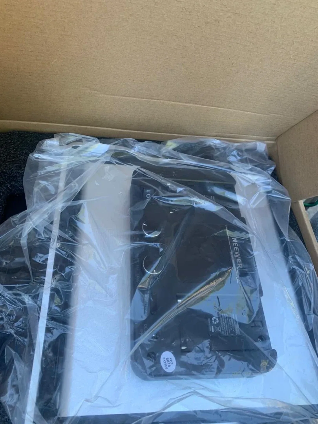 NEEWER RGB660 PRO II LED Video Light Kit - New! image indicator(6)