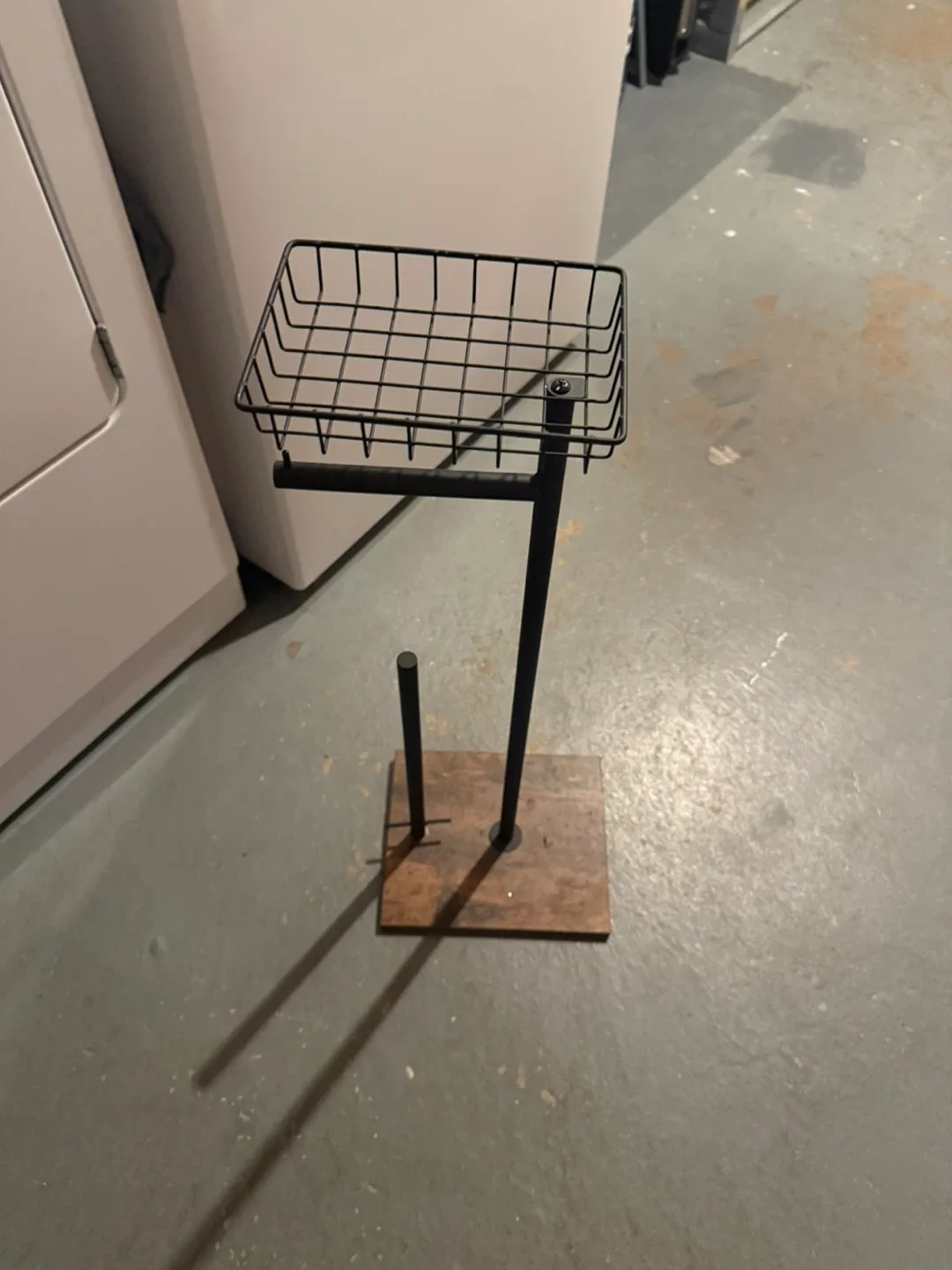 Metal Wire Basket Stand thumbnail