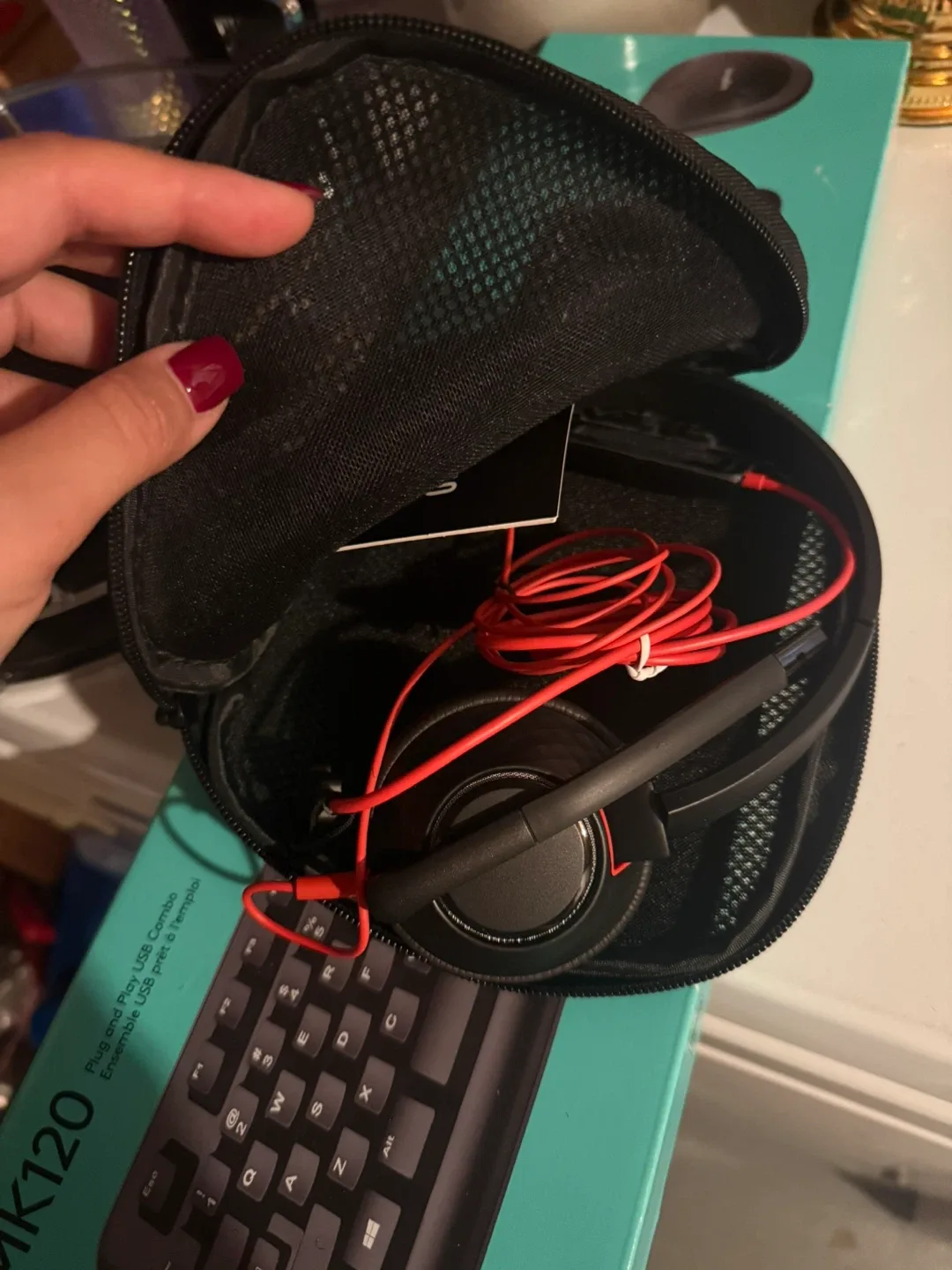 Logitech K120 Keyboard & Headset Combo thumbnail