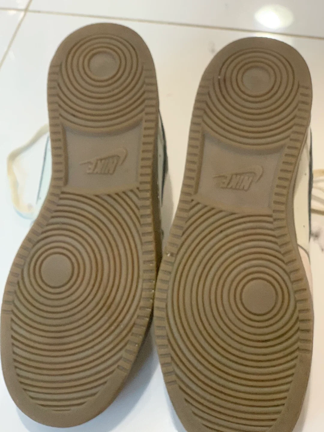 Nike Court Vision Lo Sneakers - Size 9 image indicator(3)