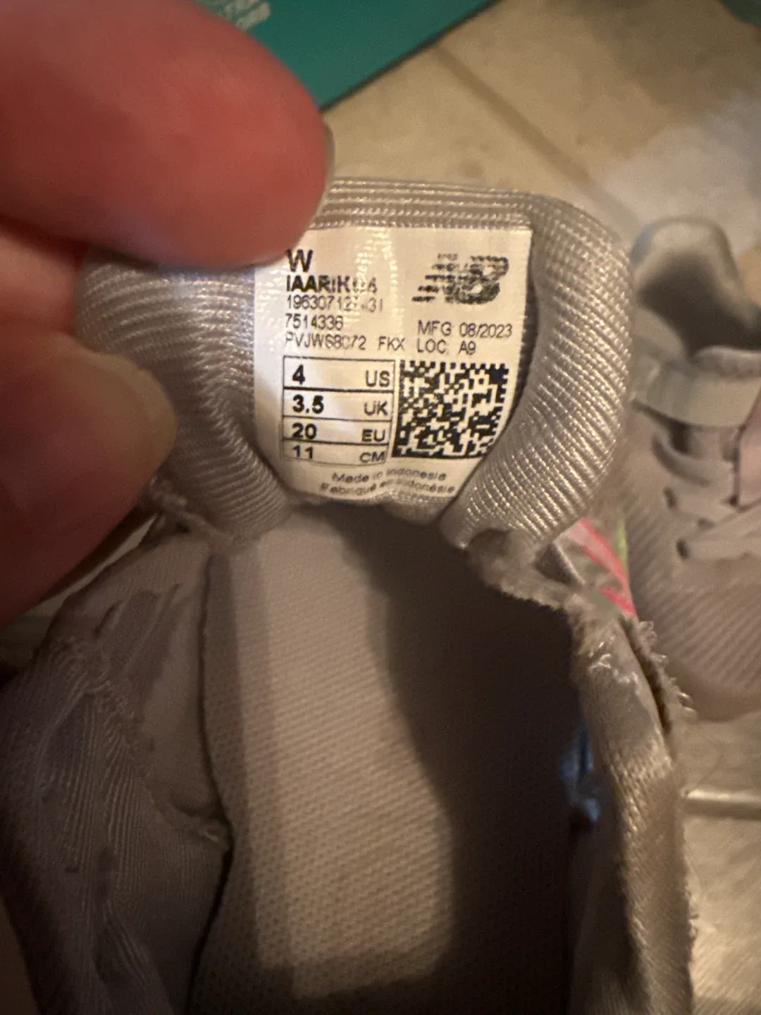 New Balance Kids' Shoes - Size 4 image indicator(4)