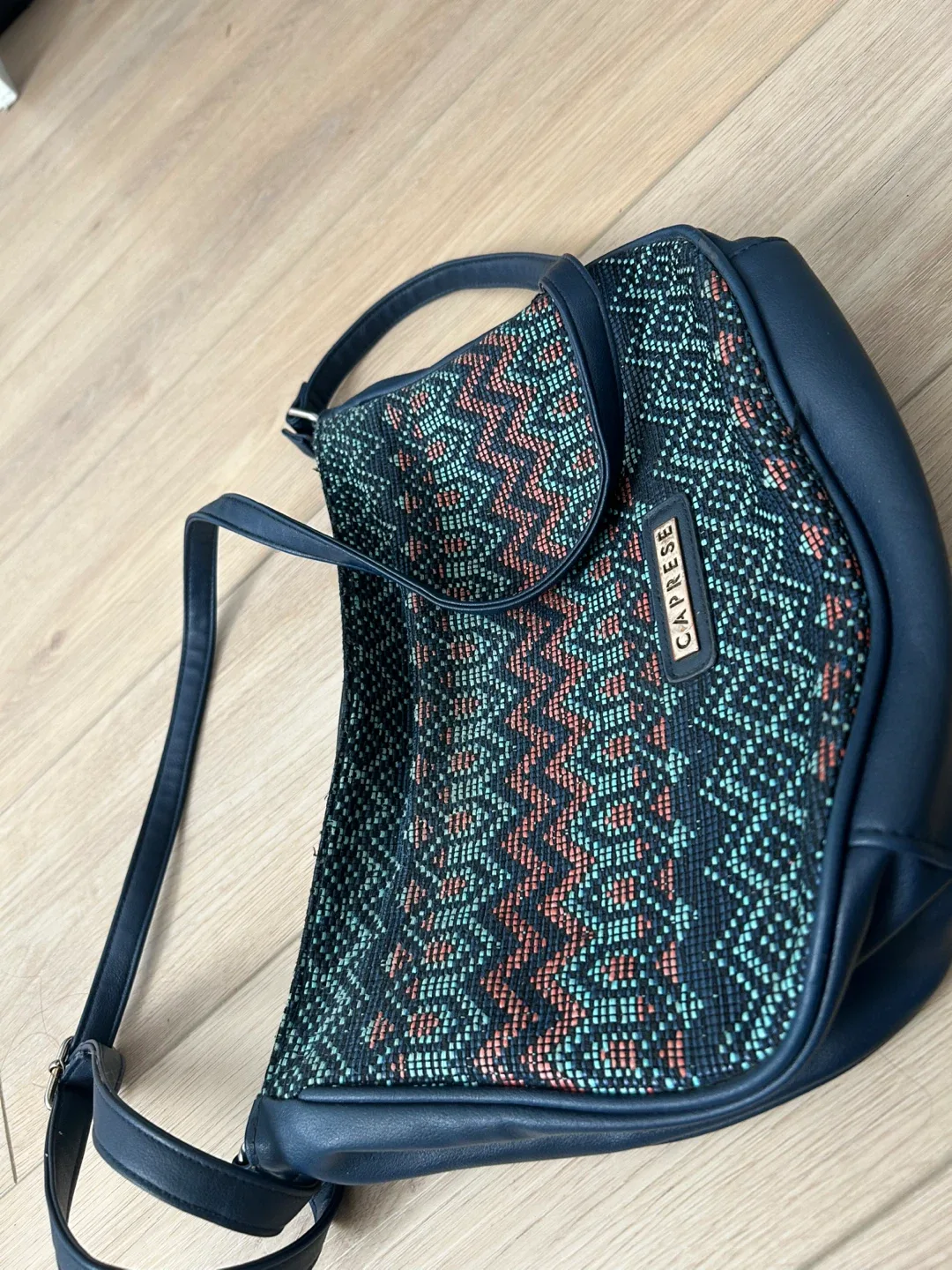 Caprese Handbag image indicator(2)