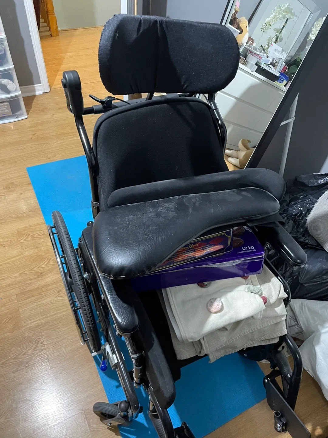High Quality Wheelchair For Sale image indicator(2)