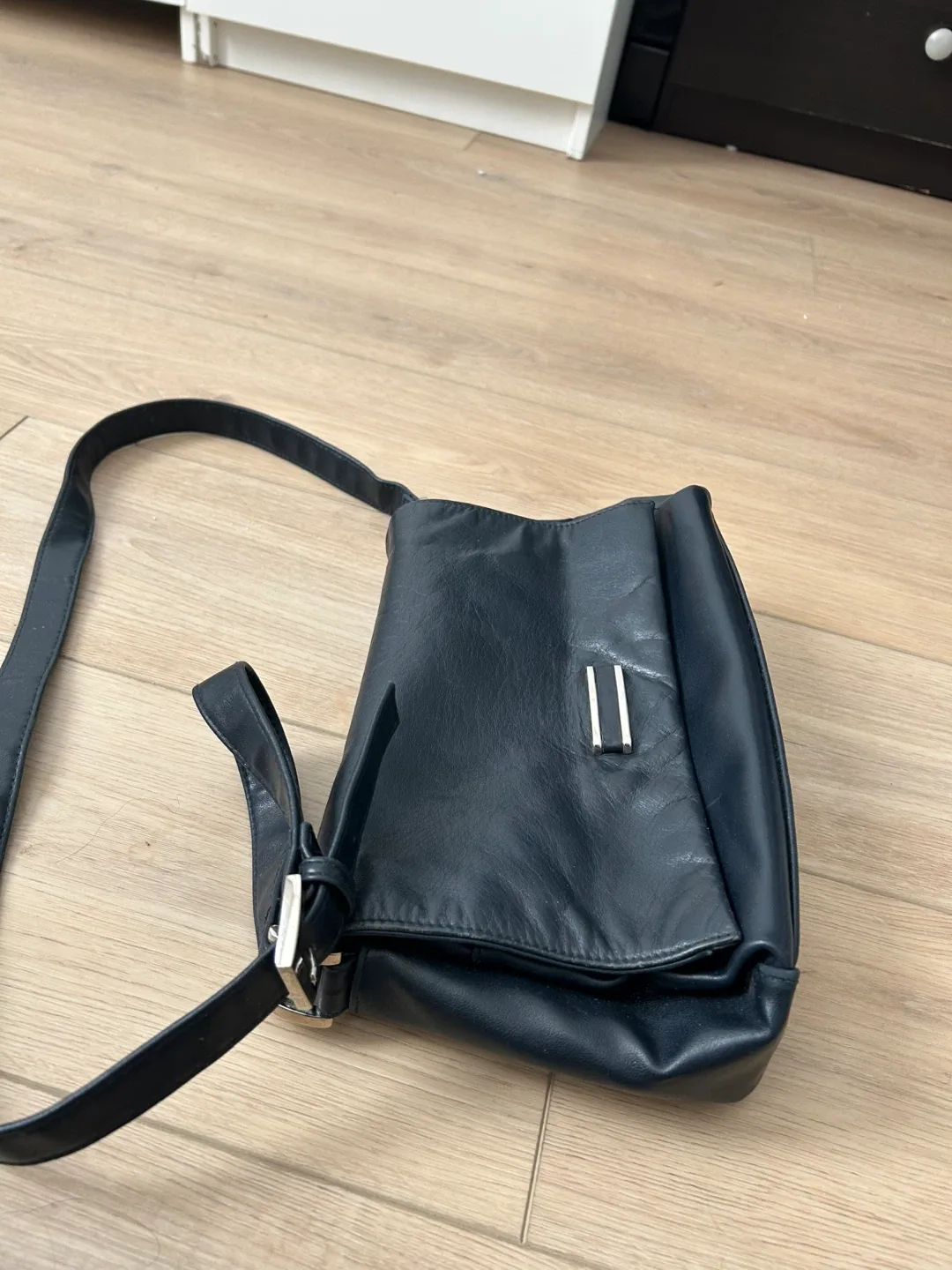 Black Leather Shoulder Bag image indicator(2)