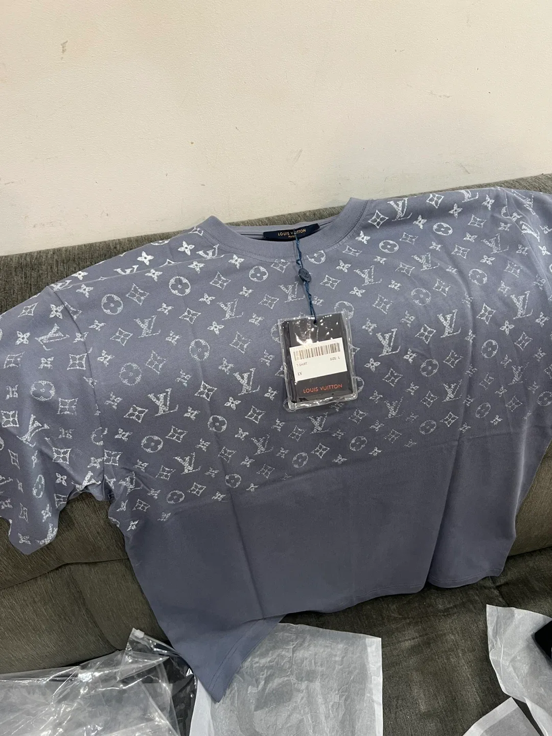 Louis Vuitton Grey Monogram T-Shirt - Size L image indicator(2)