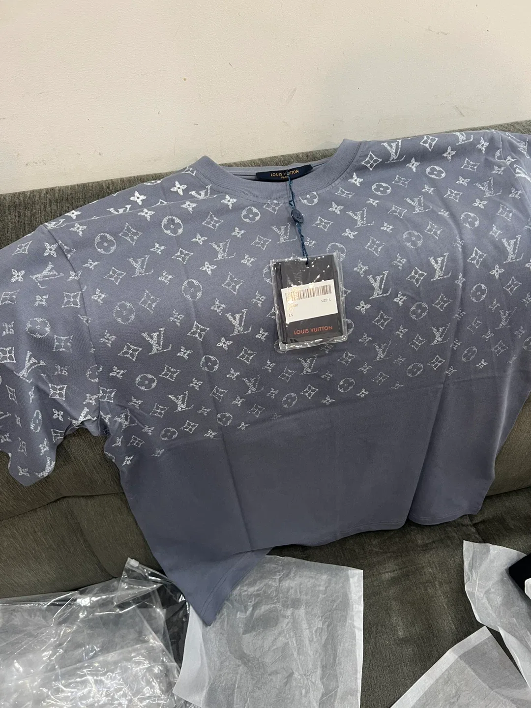 Louis Vuitton Grey Monogram T-Shirt - Size L image indicator(3)