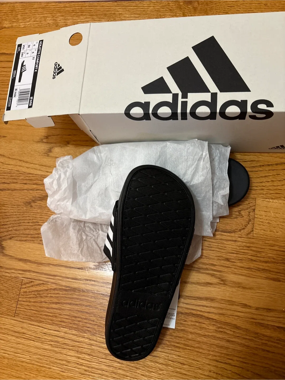 New Adidas Adilette Comfort K Slides - Size 6 unisex image indicator(2)