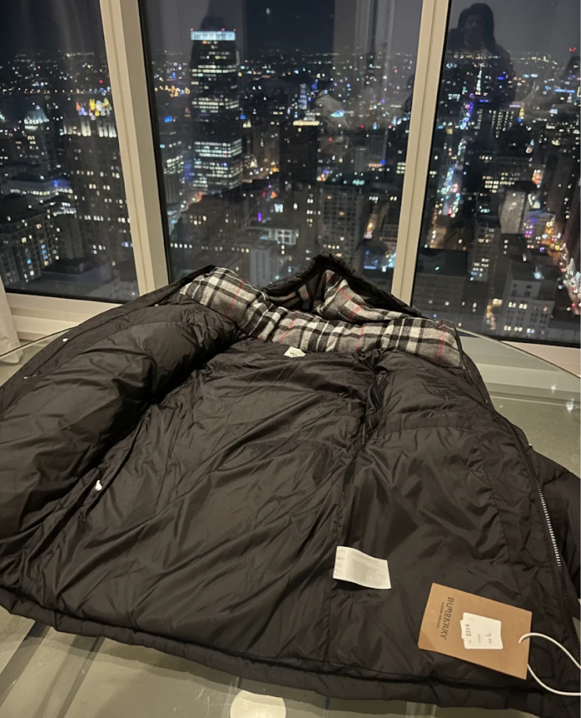 Burberry Black Puffer Jacket - Size L image indicator(2)