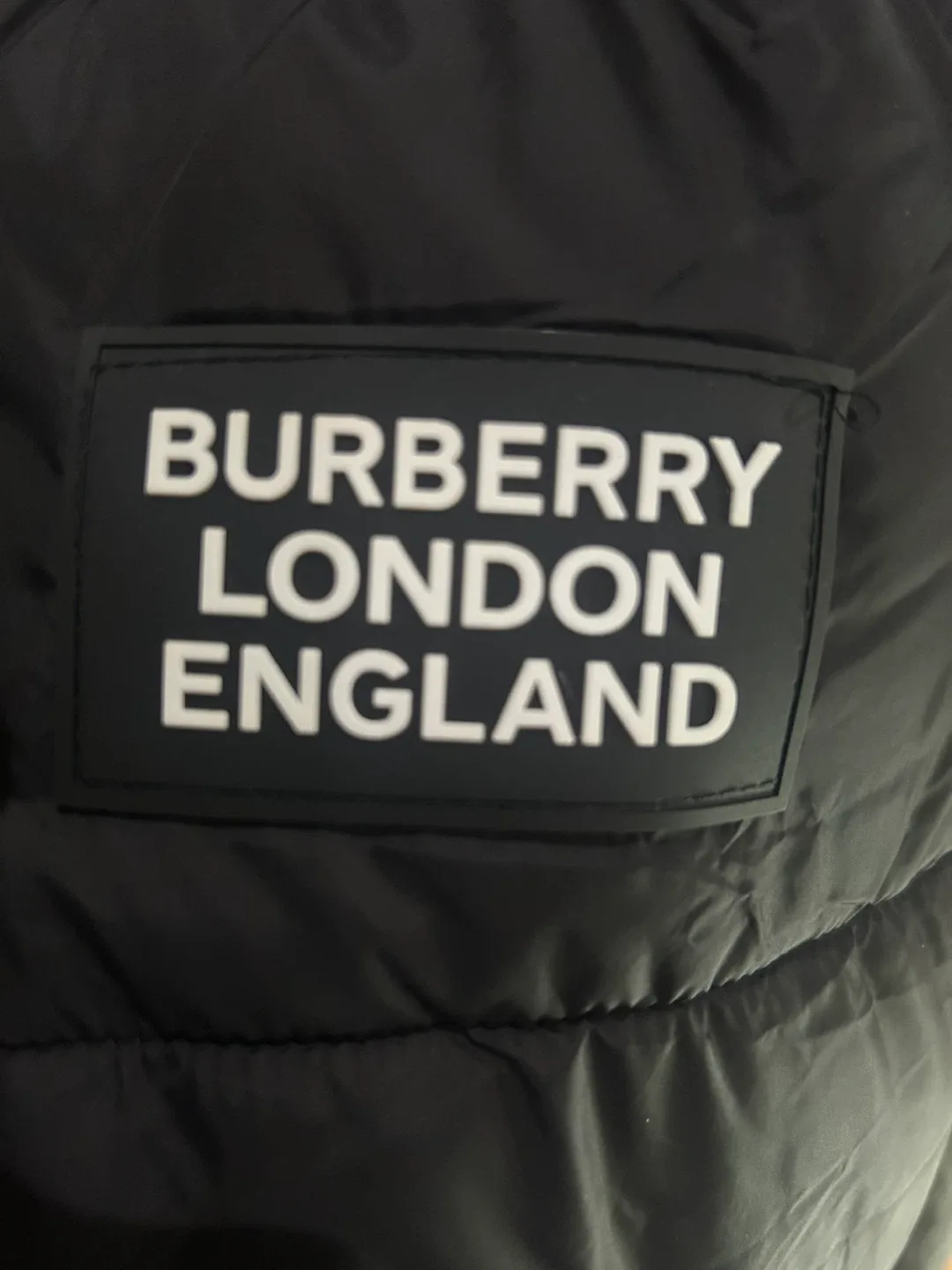 Burberry Black Puffer Jacket - Size L image indicator(3)