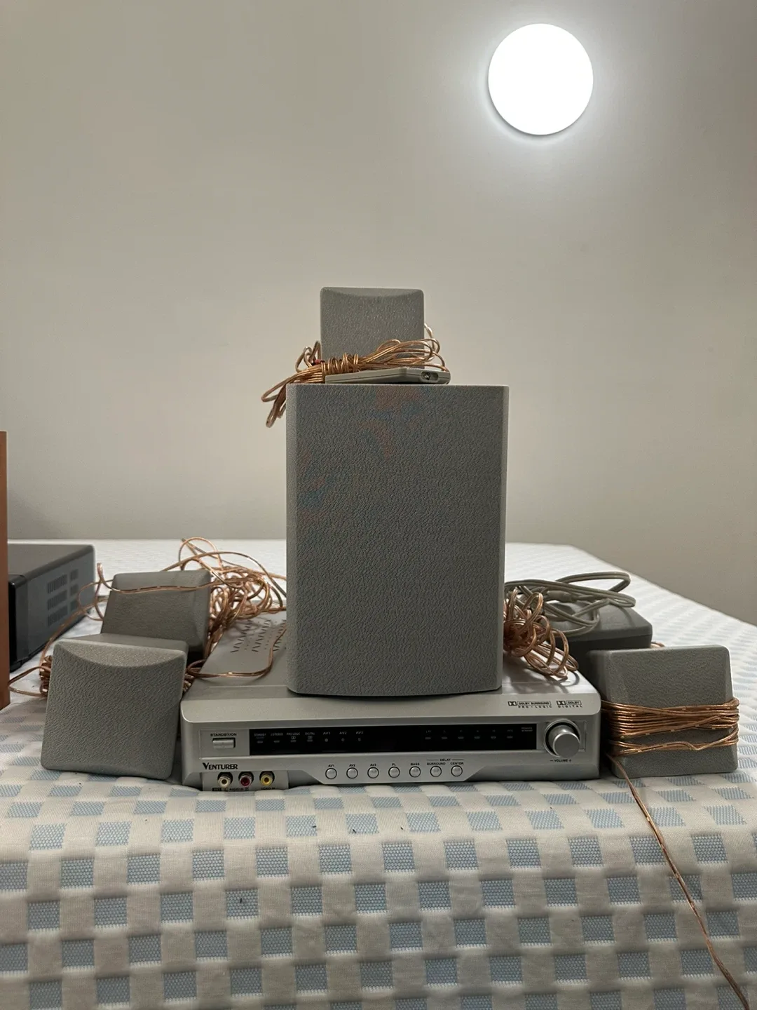 Venturer AV1000 Dolby Digital Home Theatre System image indicator(2)