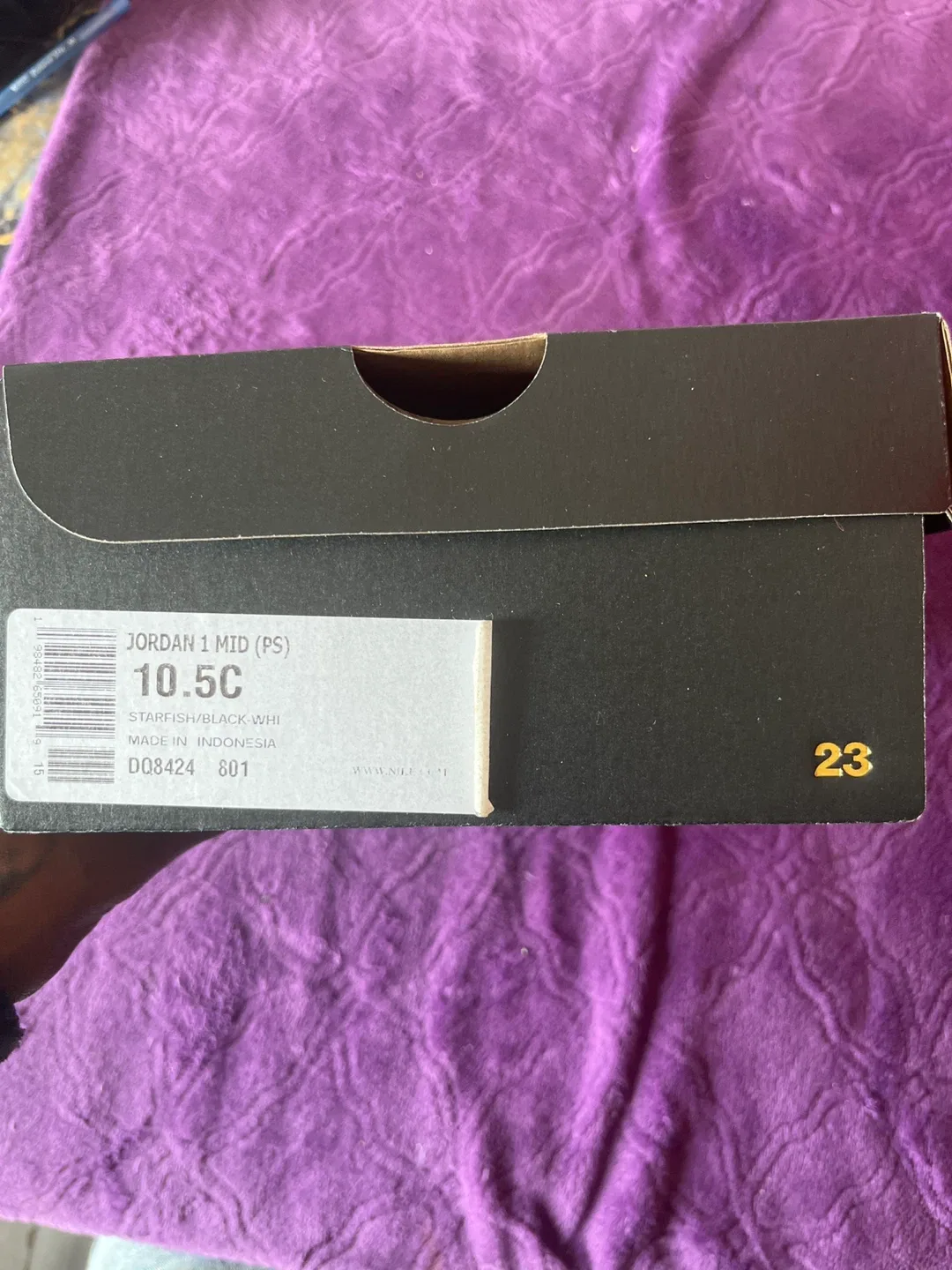 Jordan 1 Mid (PS) Size 10.5C image indicator(2)