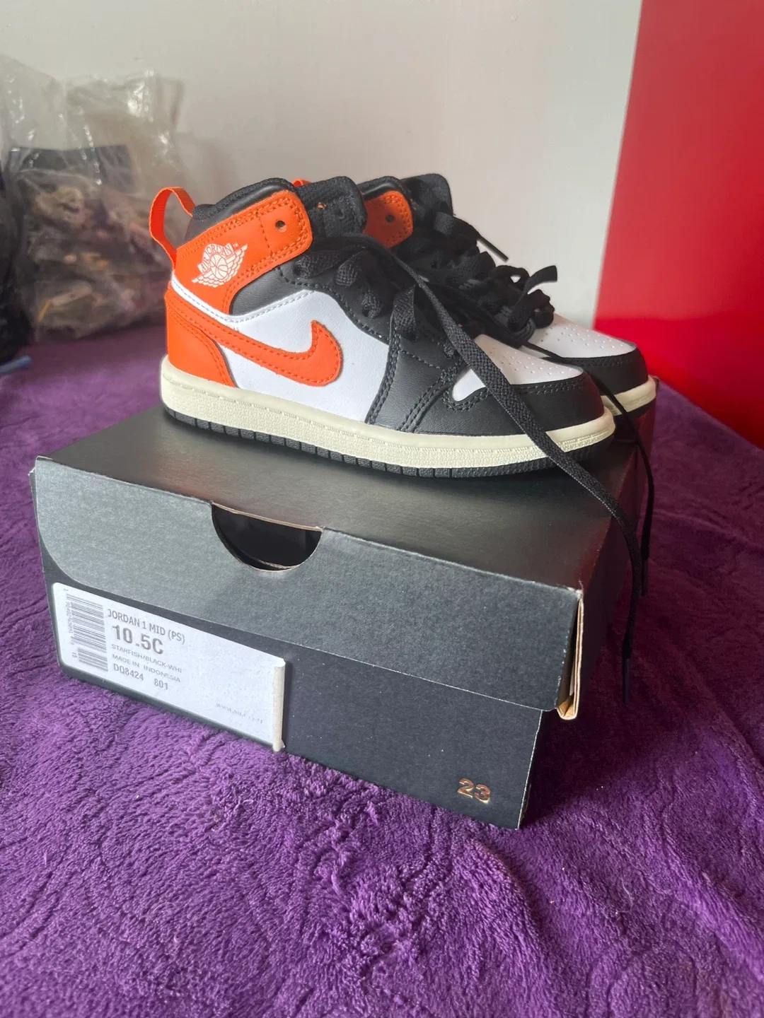 Jordan 1 Mid (PS) Size 10.5C image indicator(5)
