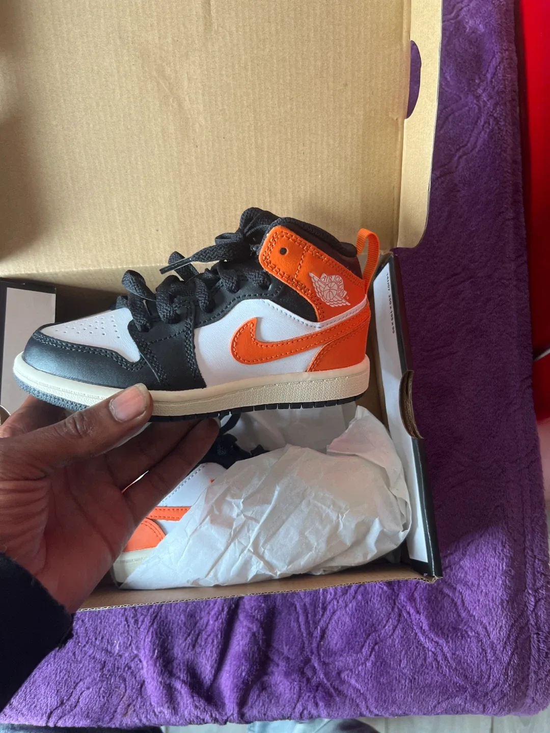 Jordan 1 Mid (PS) Size 10.5C image indicator(4)