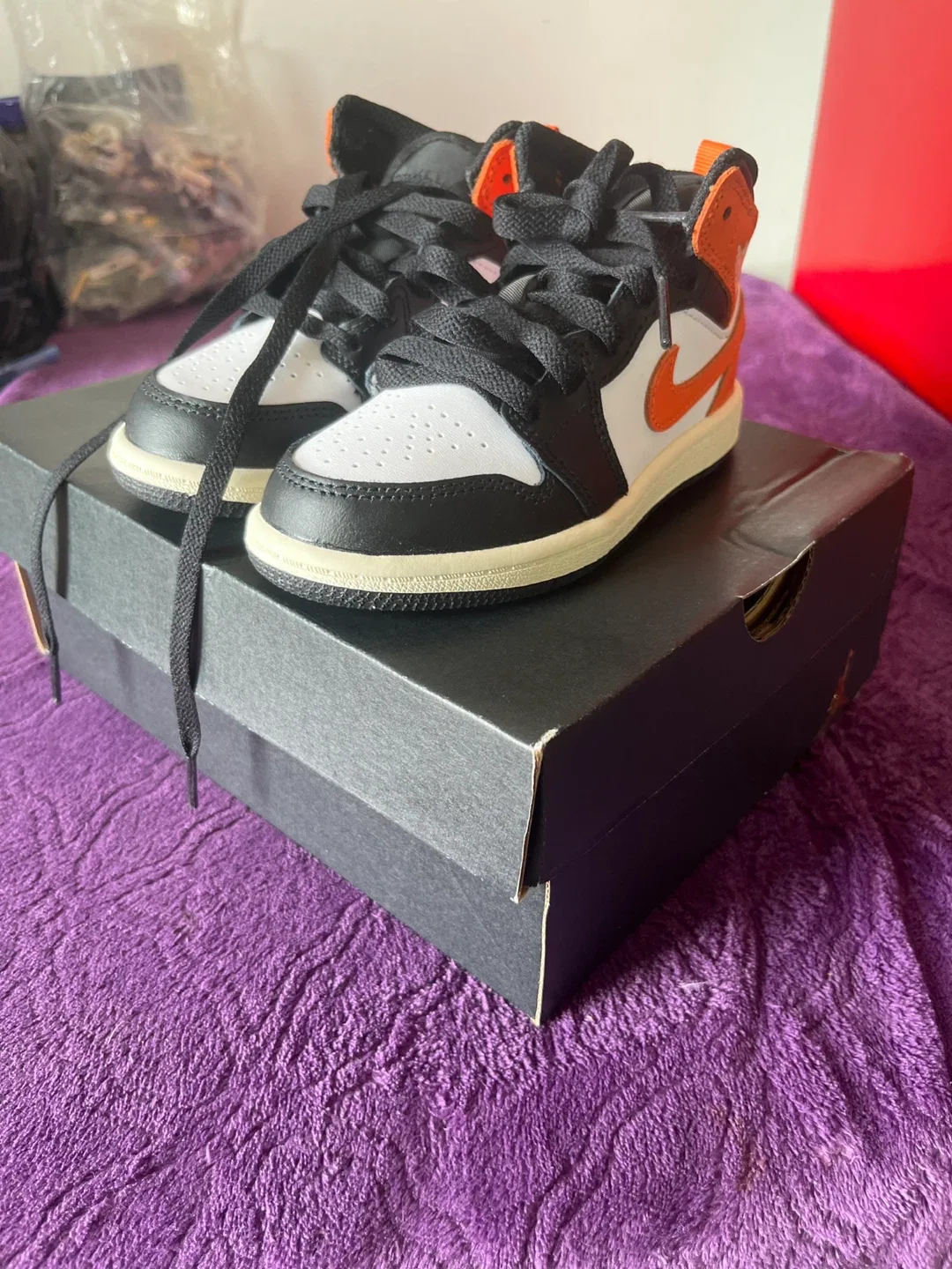 Jordan 1 Mid (PS) Size 10.5C image indicator(7)