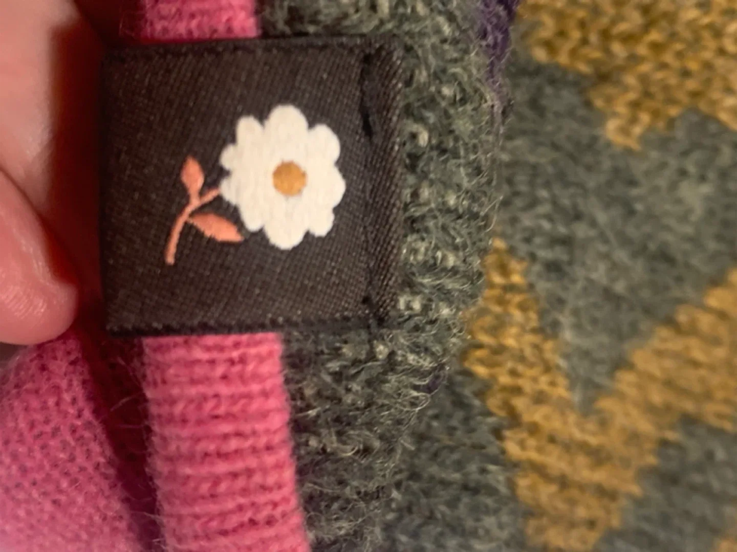 Hat reversible pink/patterned image indicator(5)