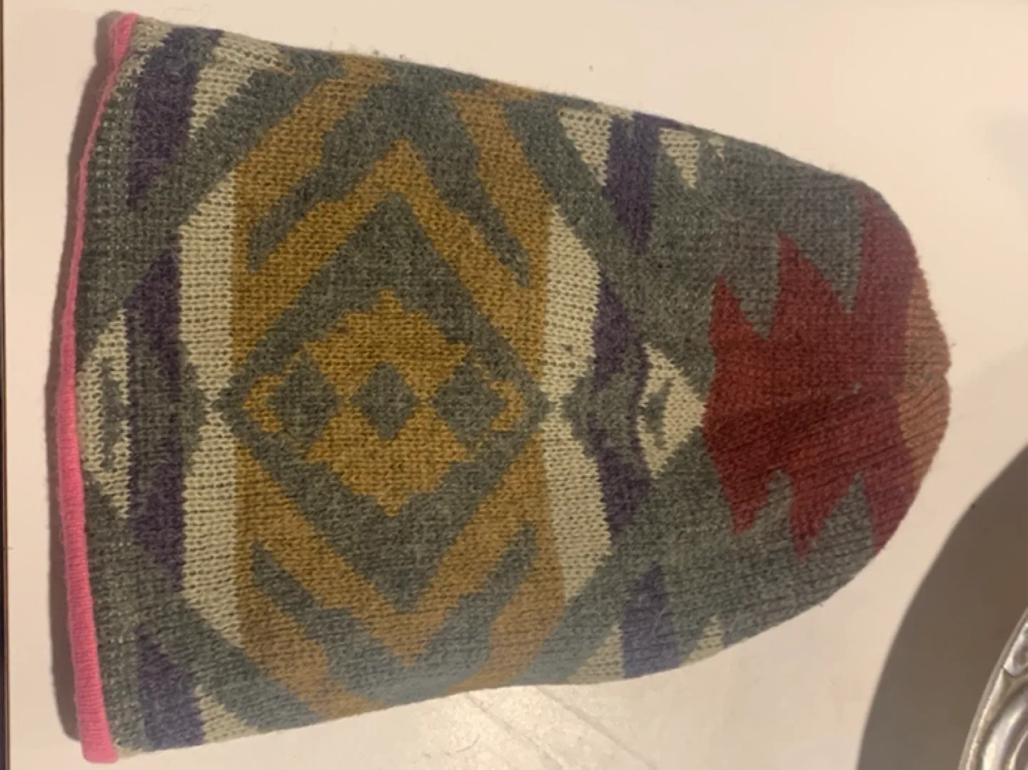 Hat reversible pink/patterned image indicator(3)