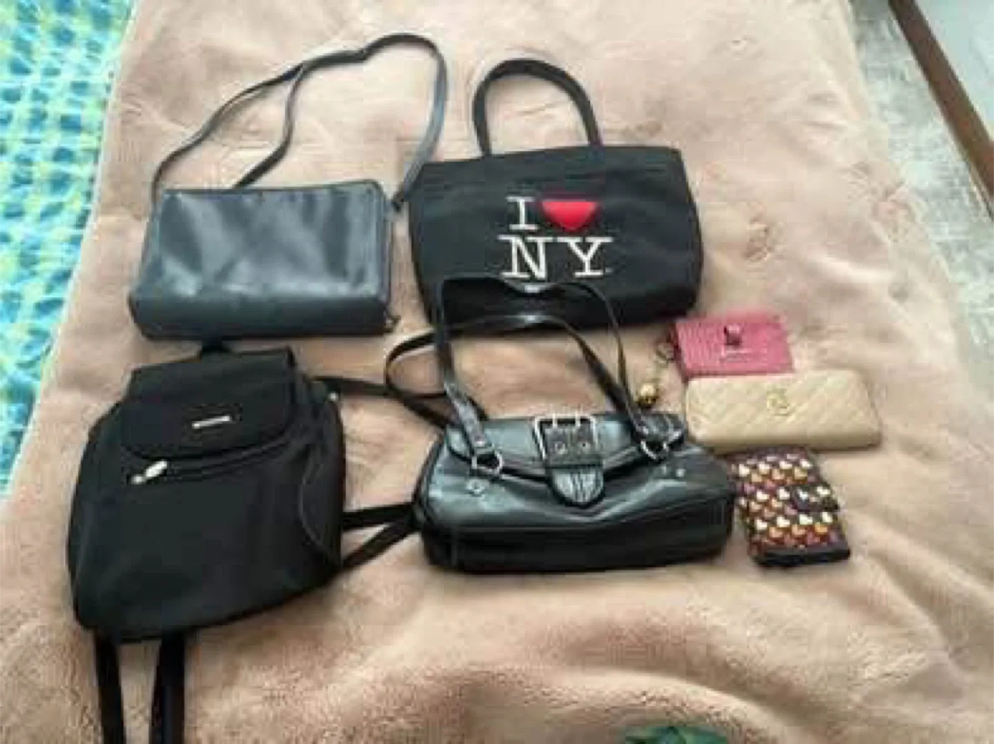 4 black bags & 3 wallets (In good condition) ($1 each) thumbnail