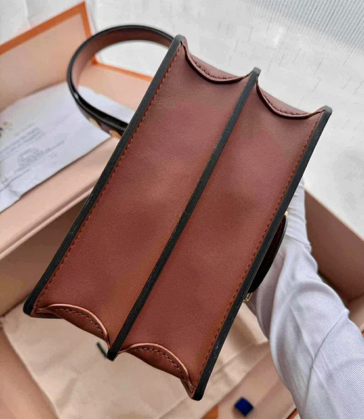 LV Mini Dauphine image indicator(7)