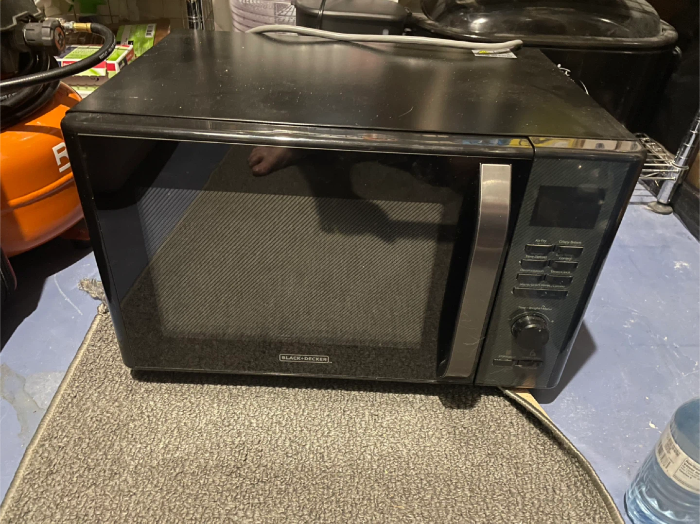 Black + Decker Microwave - photo 2
